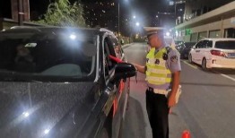 最近高坪酒驾爆料新闻,醉驾司机街头失控，警方迅速处置